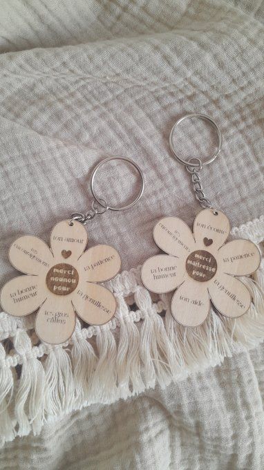 Porte clef fleur " MERCI "